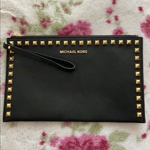 Michael Kors Selma Stud Large zip Clutch in Black